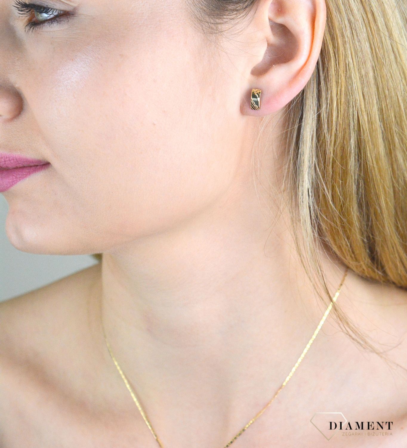 Złote kolczyki damskie 375 delikatne prostokąty wkrętki klasyczne KL 3564A 375.jpg